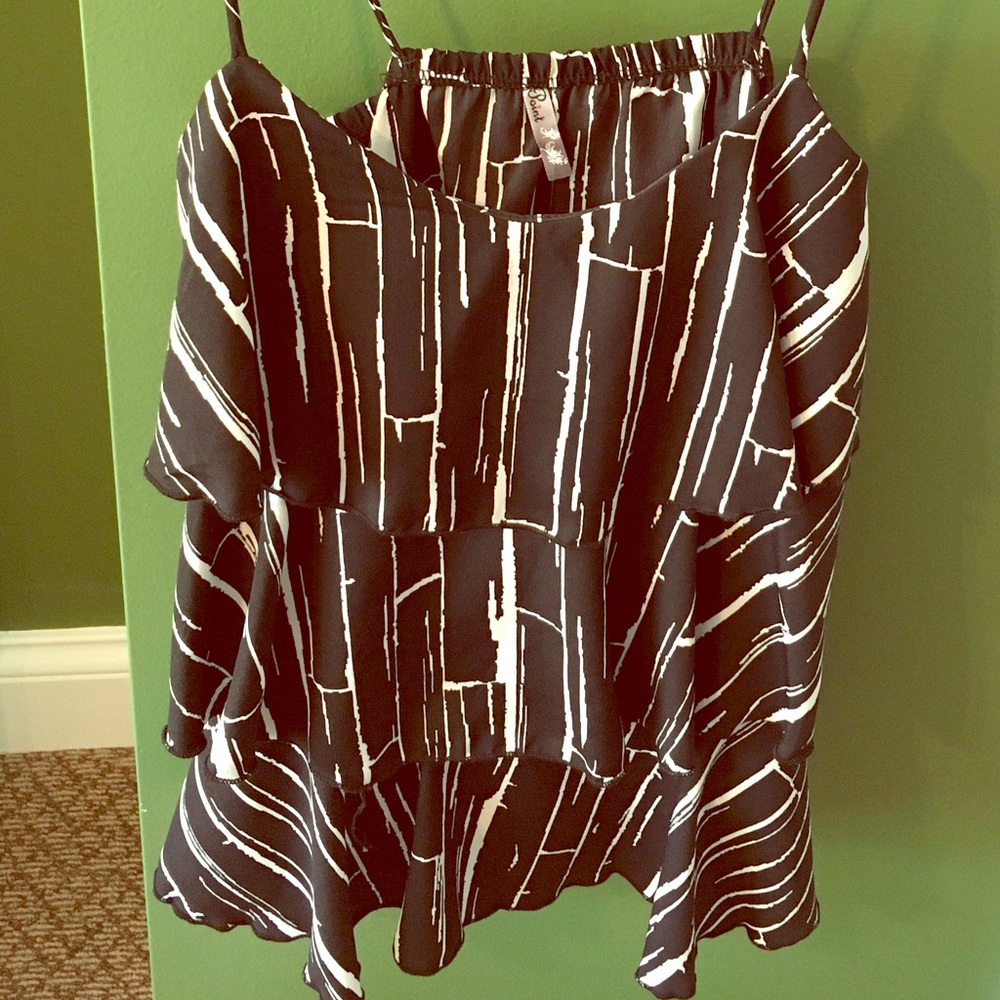 🆕 WAS $28 Point Spaghetti Straps tank